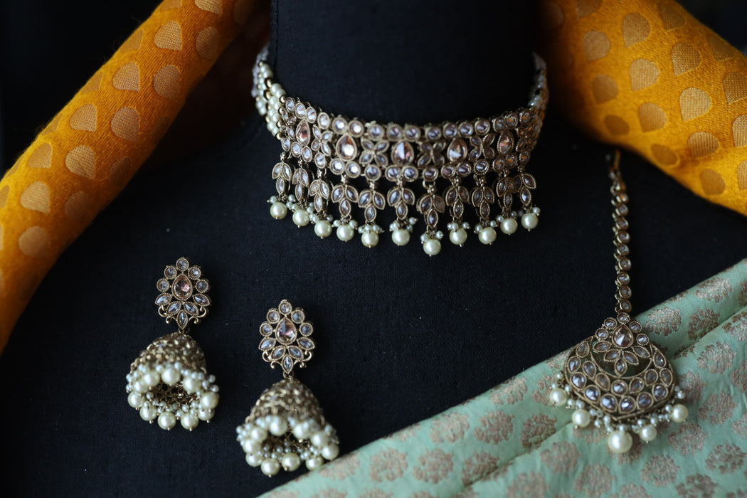 Trendy white bead choker necklace with earrings and tikka 485566