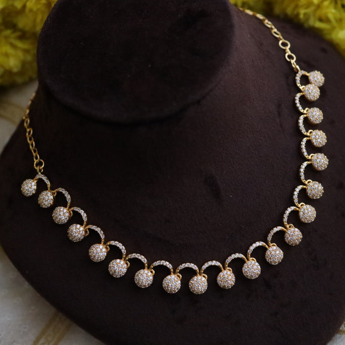 Heritage gold plated short necklace with earrings 13456