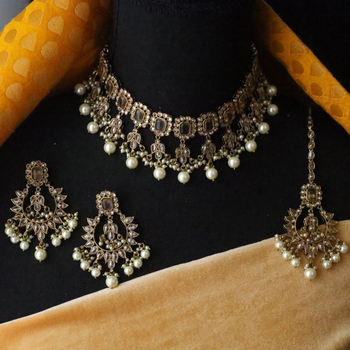 Trendy bead choker necklace with earrings and tikka 134513