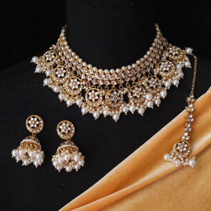 Trendy short necklace with earrings and tikka 134503