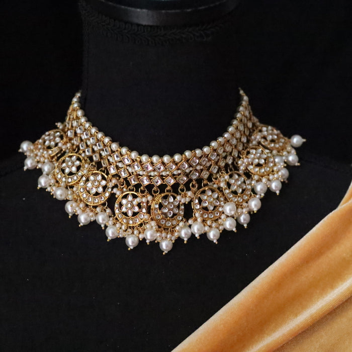 Trendy short necklace with earrings and tikka 134503