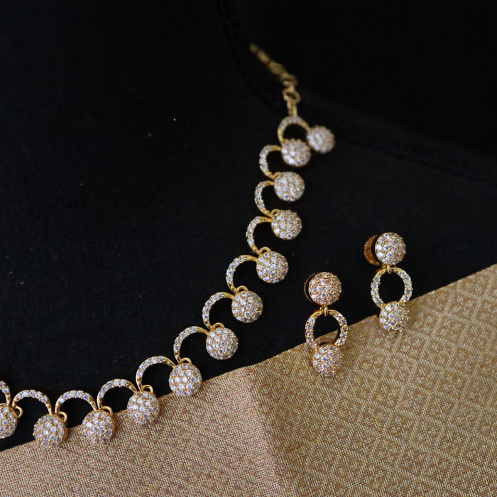 Heritage gold plated short necklace with earrings 13456