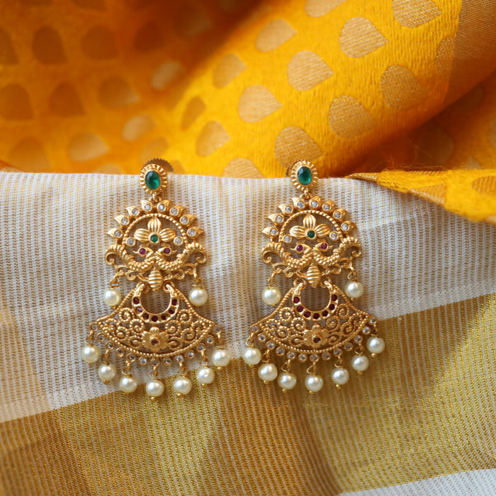 Antique gold green stone drop earrings AD4179