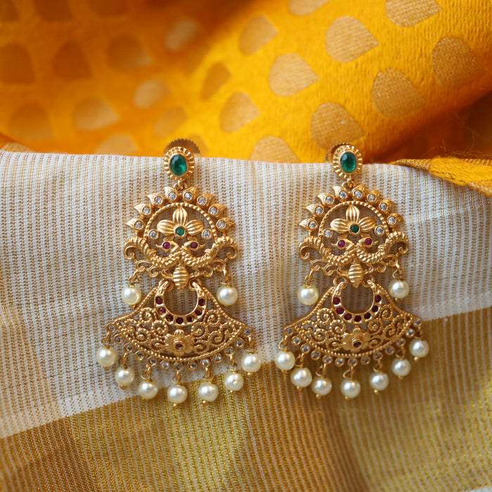 Antique gold green stone drop earrings AD4179