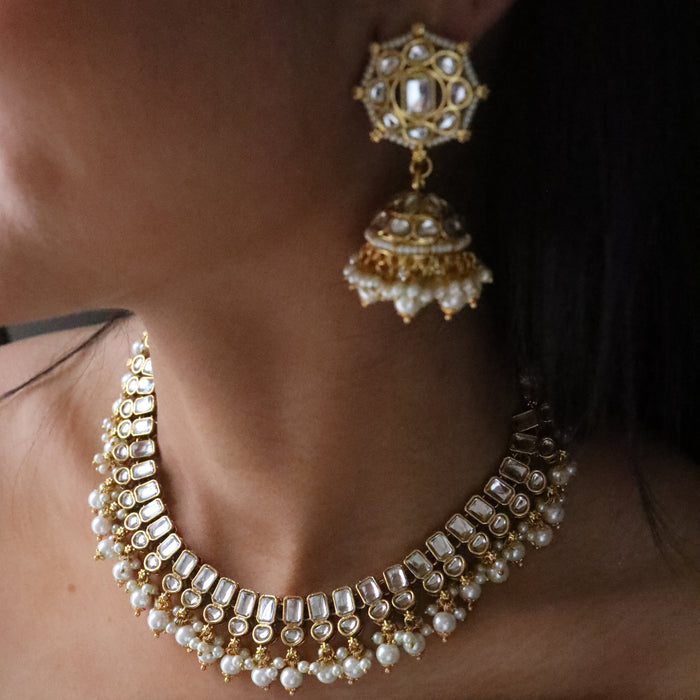 Trendy choker necklace with earrings and tikka 134508