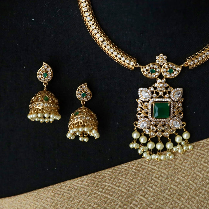 Antique green stone short necklace and earrings 81466386