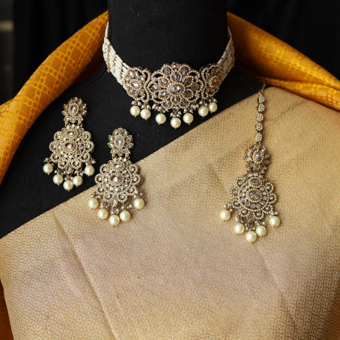 Trendy pearl choker necklace with earrings and tikka 148549