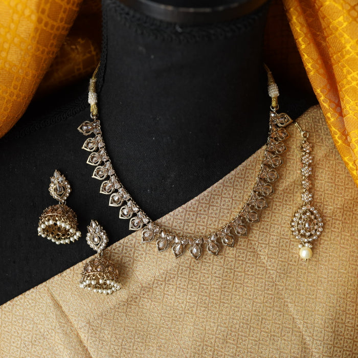 Trendy short necklace with earrings and tikka 14854978