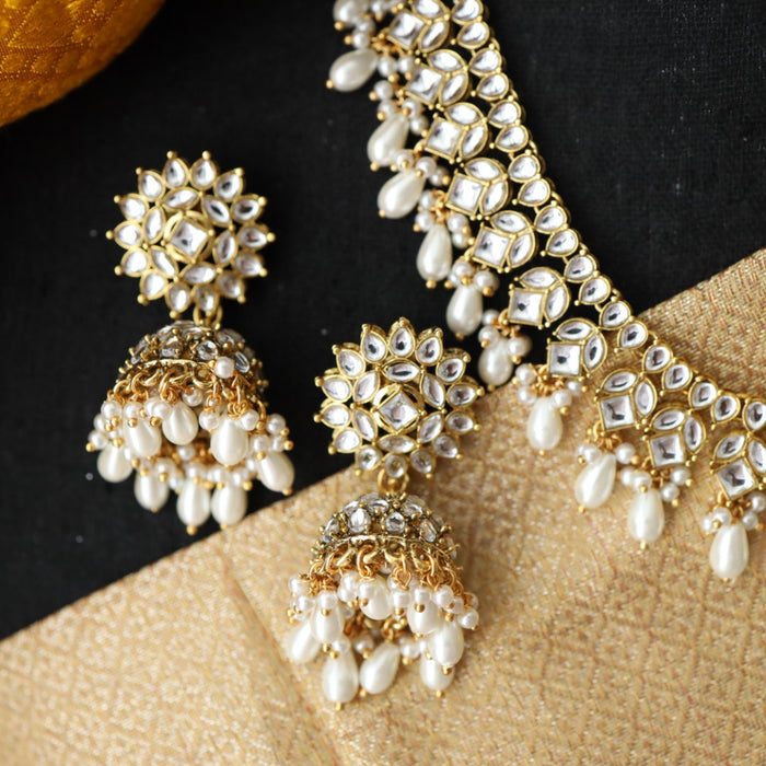 Heera white stone kundan short necklace with earrings and tikka 14854233