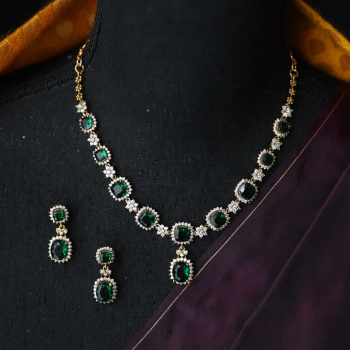 Antique green stone short necklace and earrings 816980