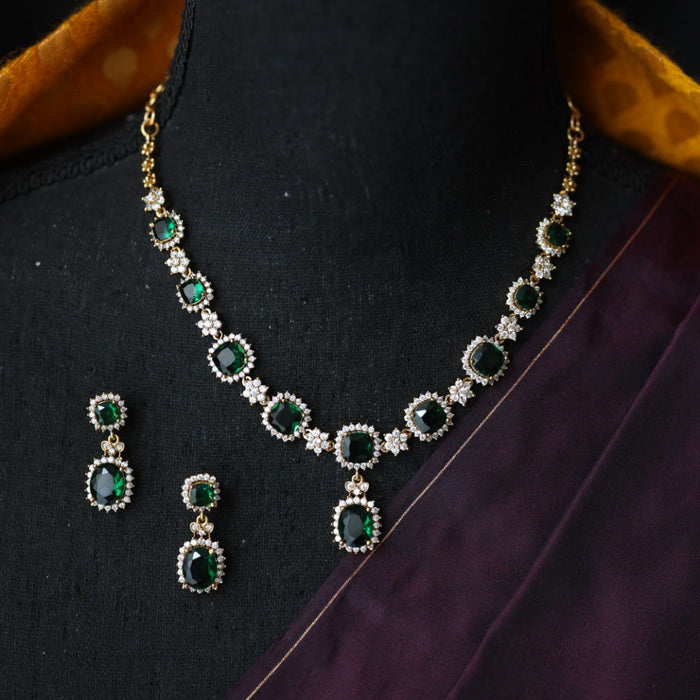 Antique green stone short necklace and earrings 816980