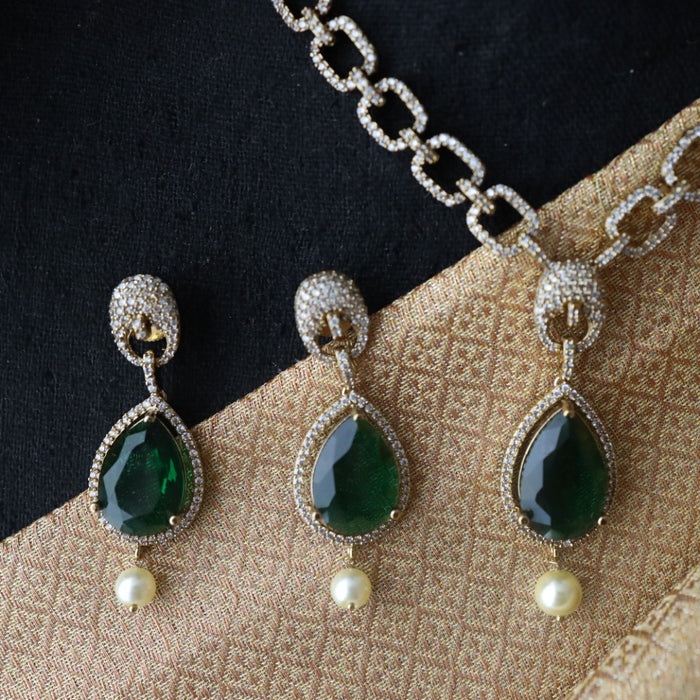 Victorian green stone short necklace with earrings V1013