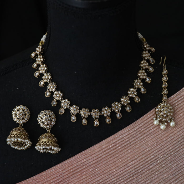 Trendy pearl bead choker necklace with earrings and tikka 143311