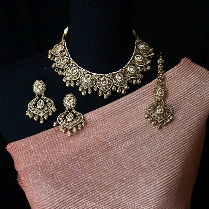 Trendy choker necklace with earrings and tikka 143311