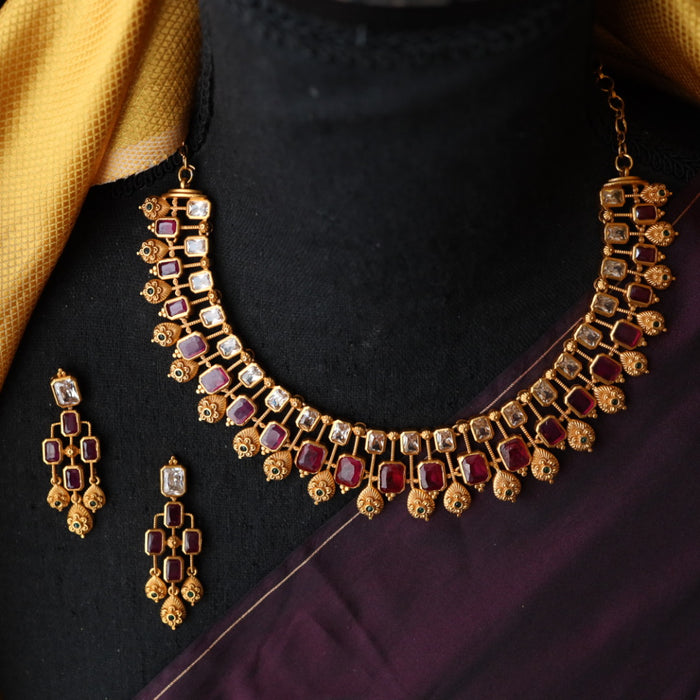 Trendy short necklace with earrings SS11078