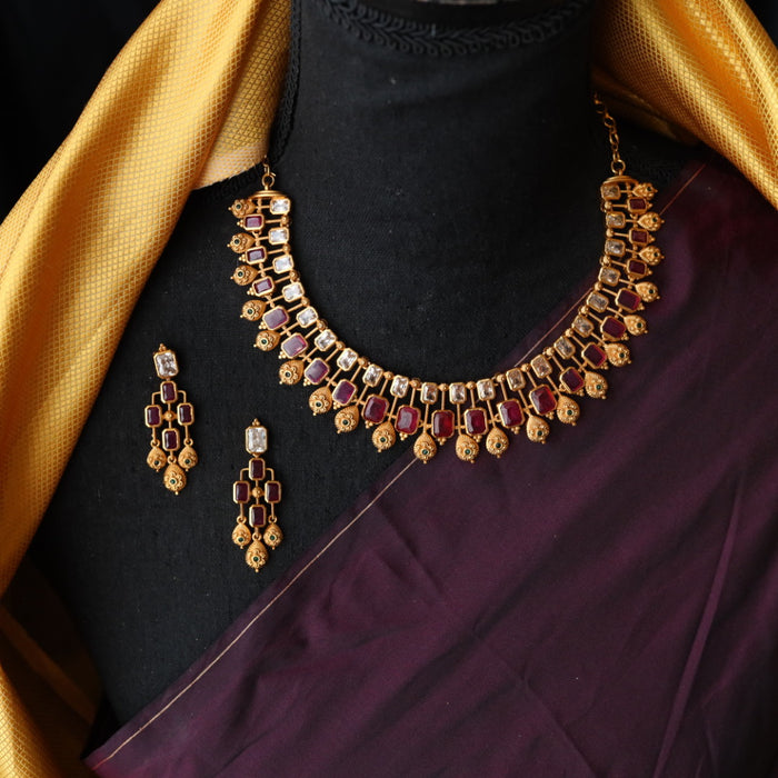 Trendy short necklace with earrings SS11078