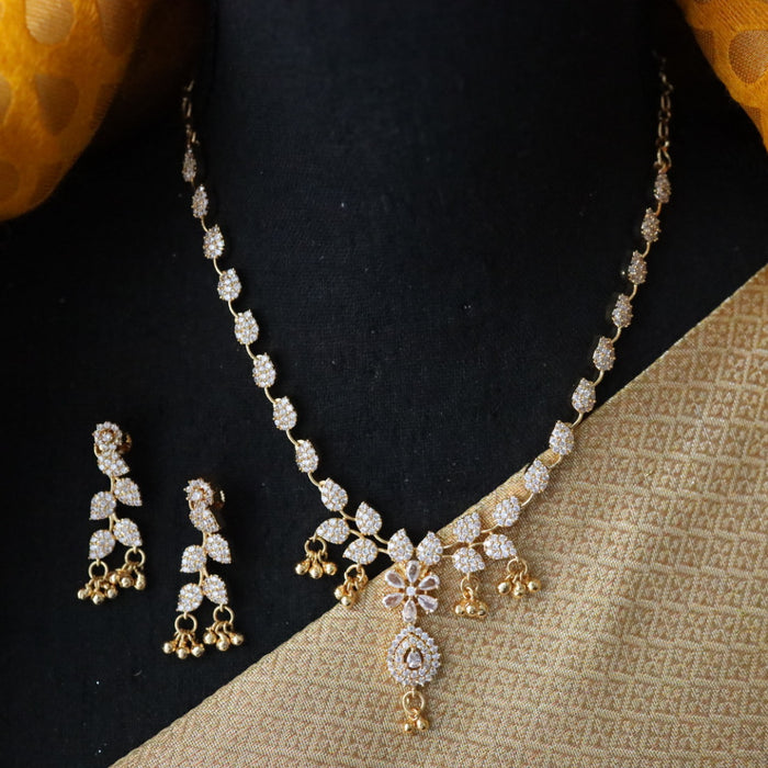 Heritage gold plated white stone short necklace with earrings TTH1009