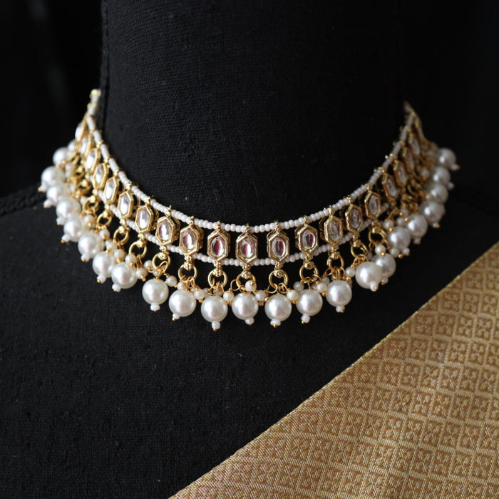 Trendy white bead choker necklace with earrings and tikka 543331