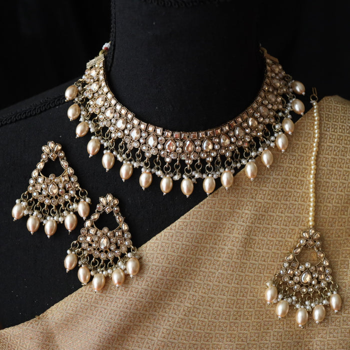 Trendy bead short necklace with earrings and tikka 485566