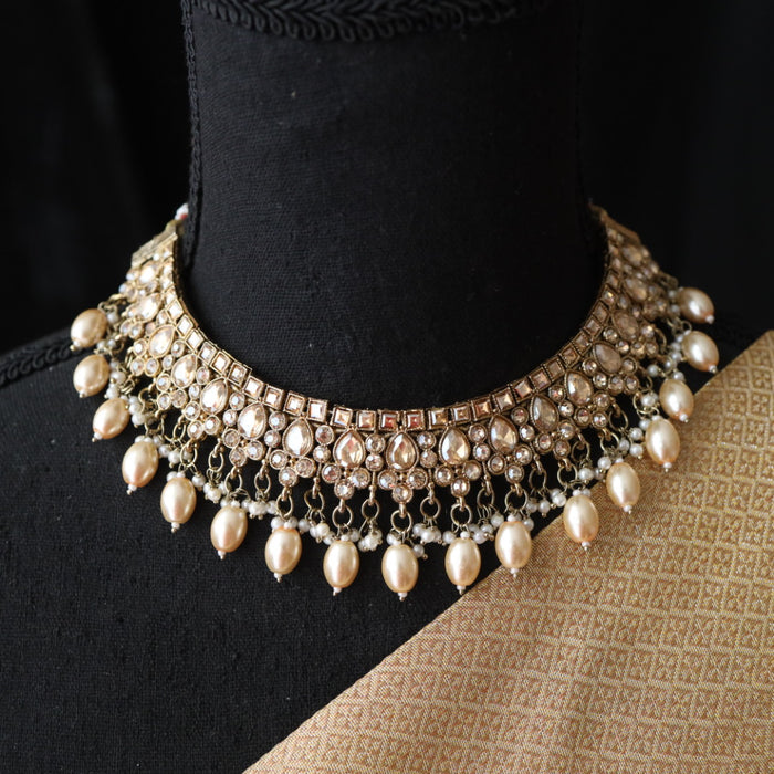 Trendy bead short necklace with earrings and tikka 485566