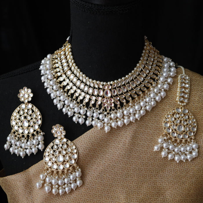 Trendy white bead short necklace with earrings and tikka 485566