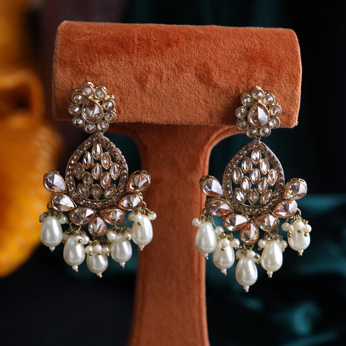 Trendy pearl flat earrings and tikka 124446