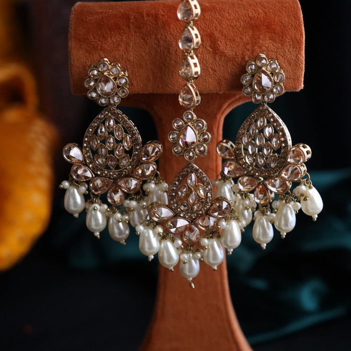 Trendy pearl flat earrings and tikka 124446