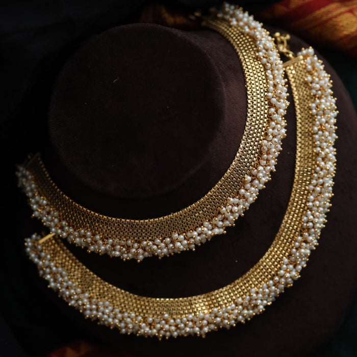 Antique gold and pearl traditional payal AN007