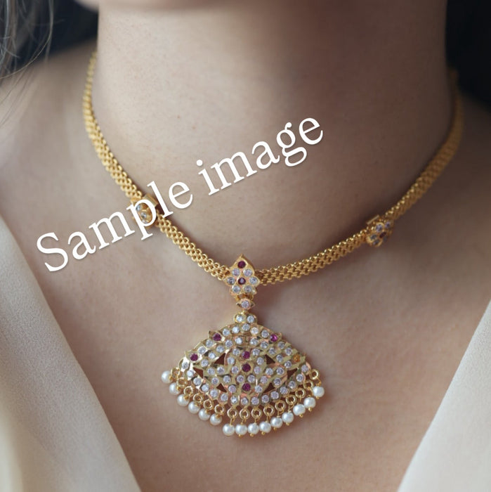 Heritage white stone gold plated short necklace H972