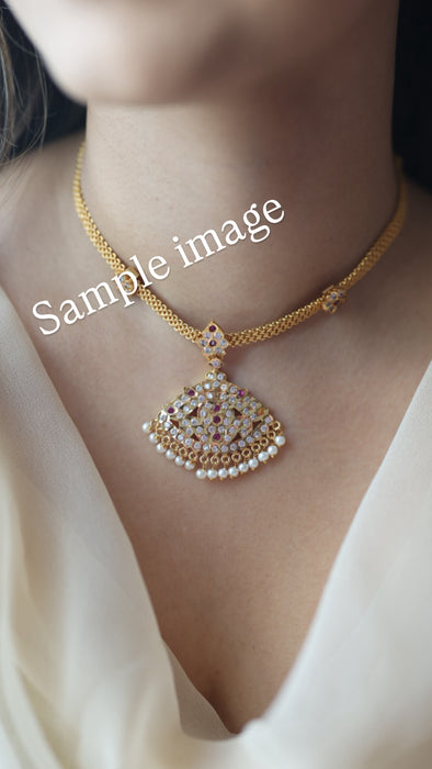 Heritage white stone gold plated short necklace H972