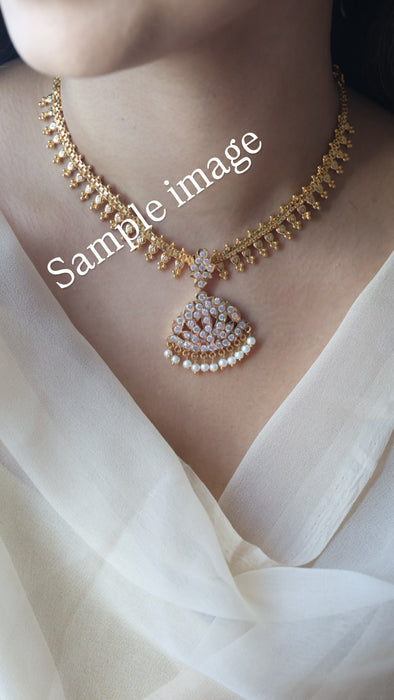 Heritage gold plated white stone short necklace H989