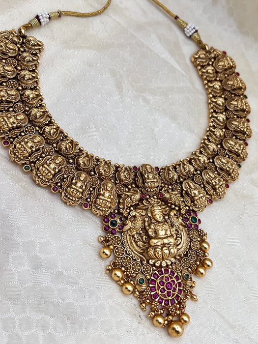 Clearance Antique short necklace