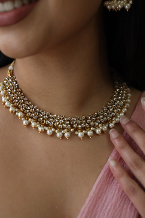 Trendy short necklace with earrings and tikka 2378990