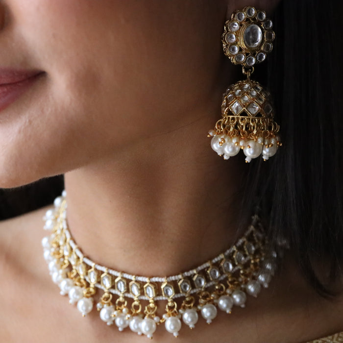 Trendy white bead choker necklace with earrings and tikka 543331