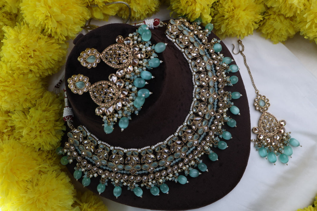 Trendy pearl short necklace and earrings 34555