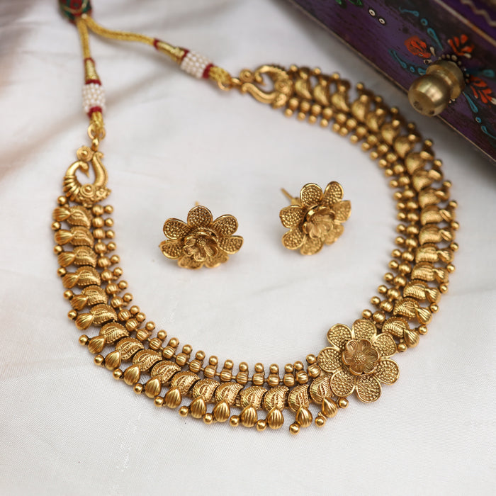 Antique short necklace and earrings 15672