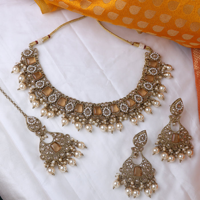 Trendy short necklace and earrings 16686