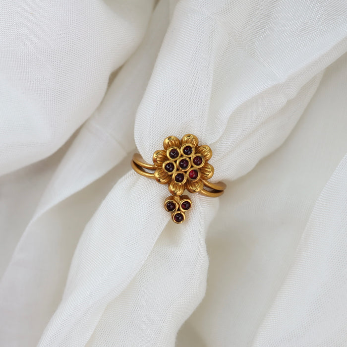 Gold adjustable ring - one size fits all  1347