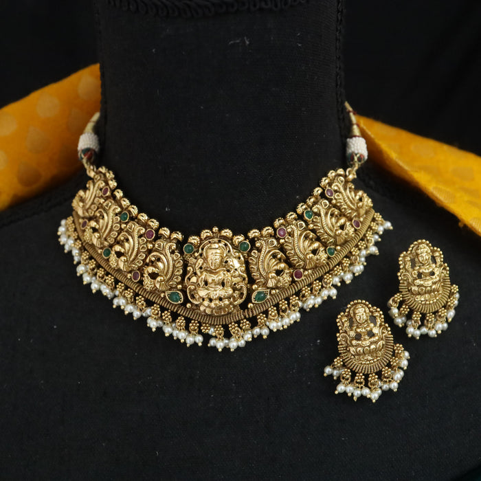 Antique short necklace and earrings 1670