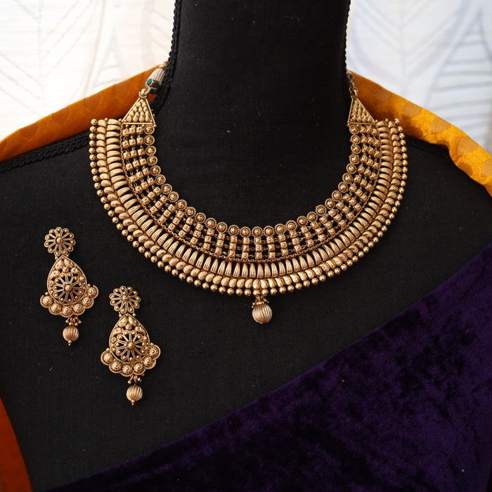 Antique short necklace and earrings 1391