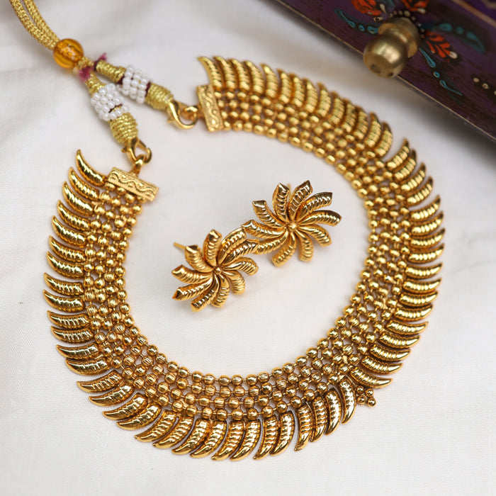 Antique short necklace and earrings 15668