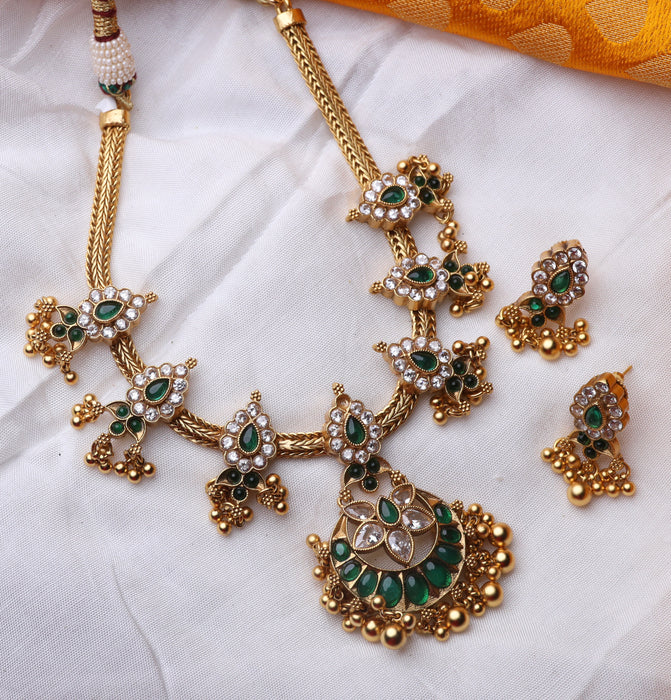 Antique green stone short necklace and earrings 177009