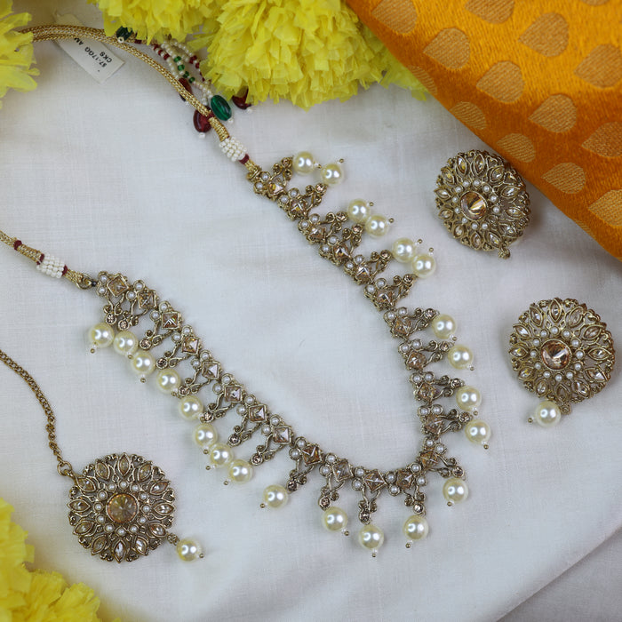 Trendy pearl short necklace and earrings 16612