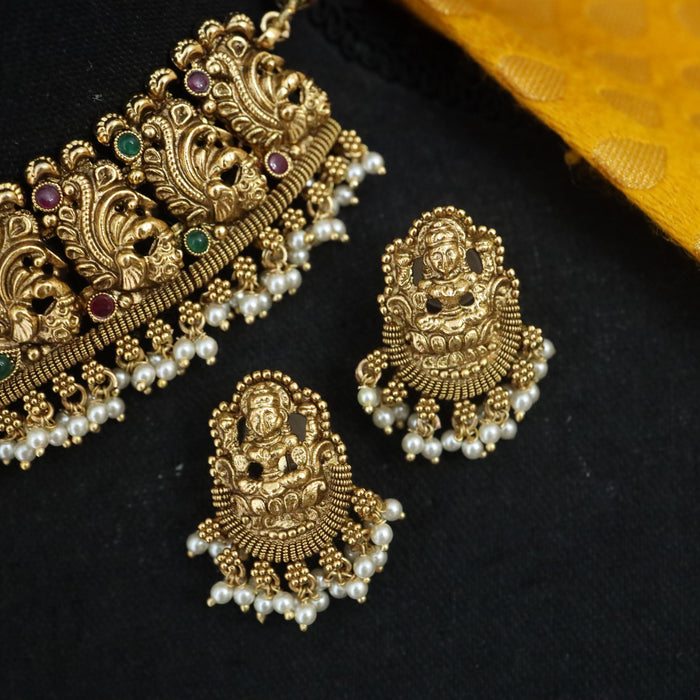 Antique short necklace and earrings 1670