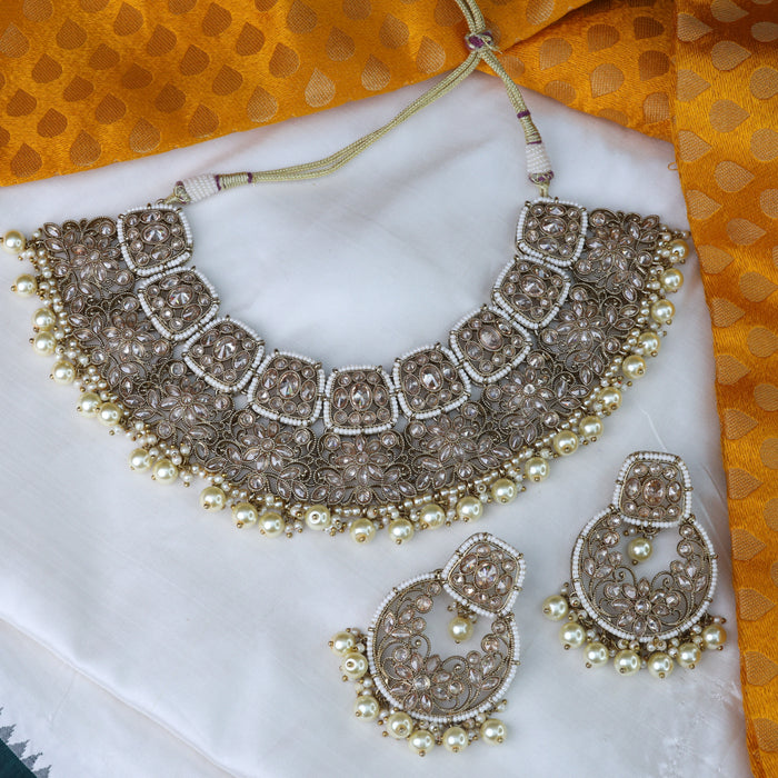Trendy short necklace and earrings 177010